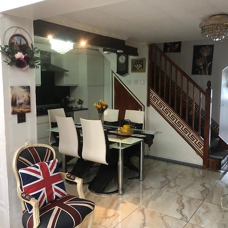 לונדון Cheerful 4 Bedroom House With Garden Free Parking מראה חיצוני תמונה