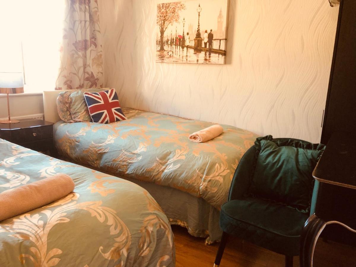 לונדון Cheerful 4 Bedroom House With Garden Free Parking מראה חיצוני תמונה