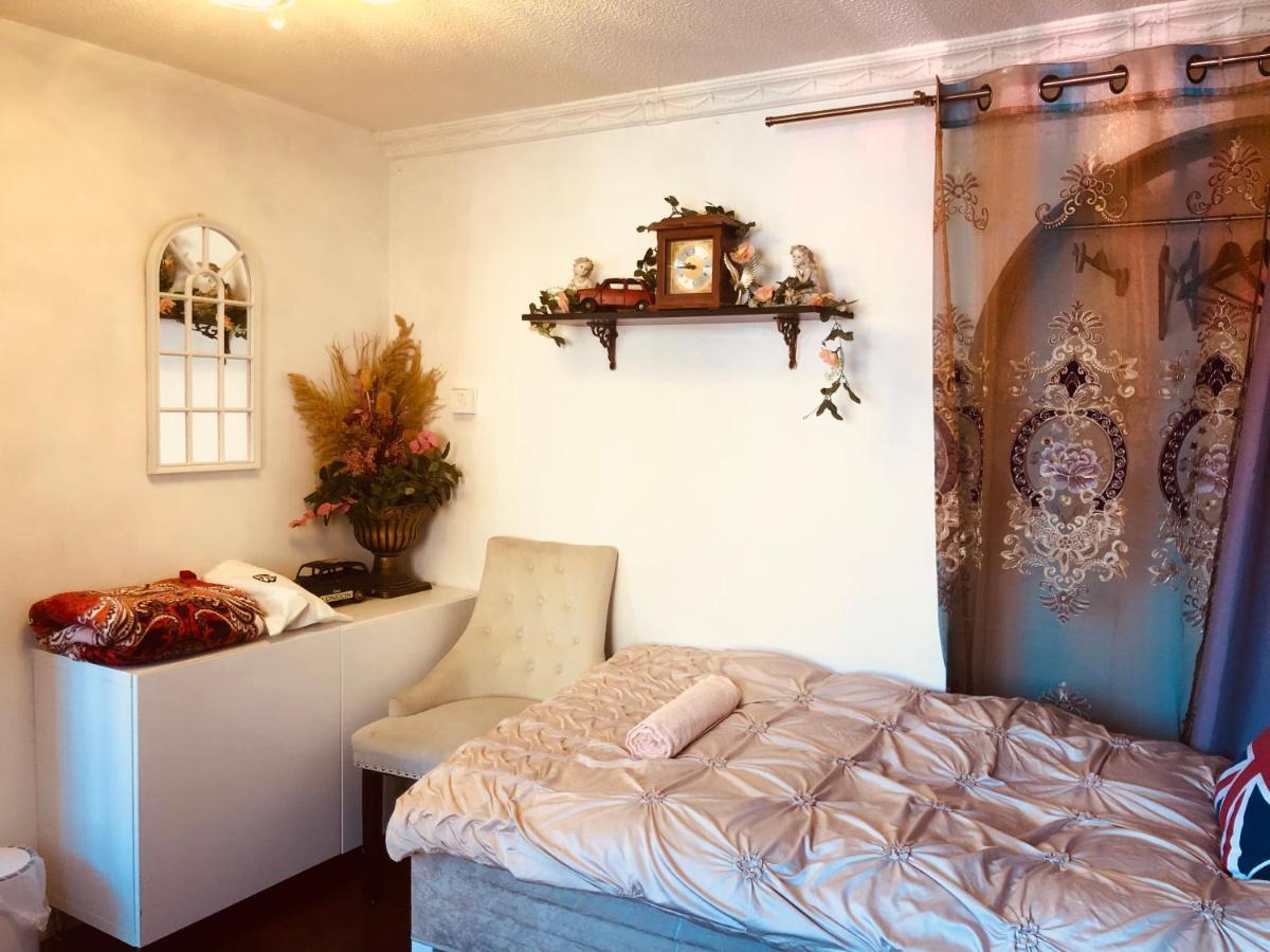 לונדון Cheerful 4 Bedroom House With Garden Free Parking מראה חיצוני תמונה